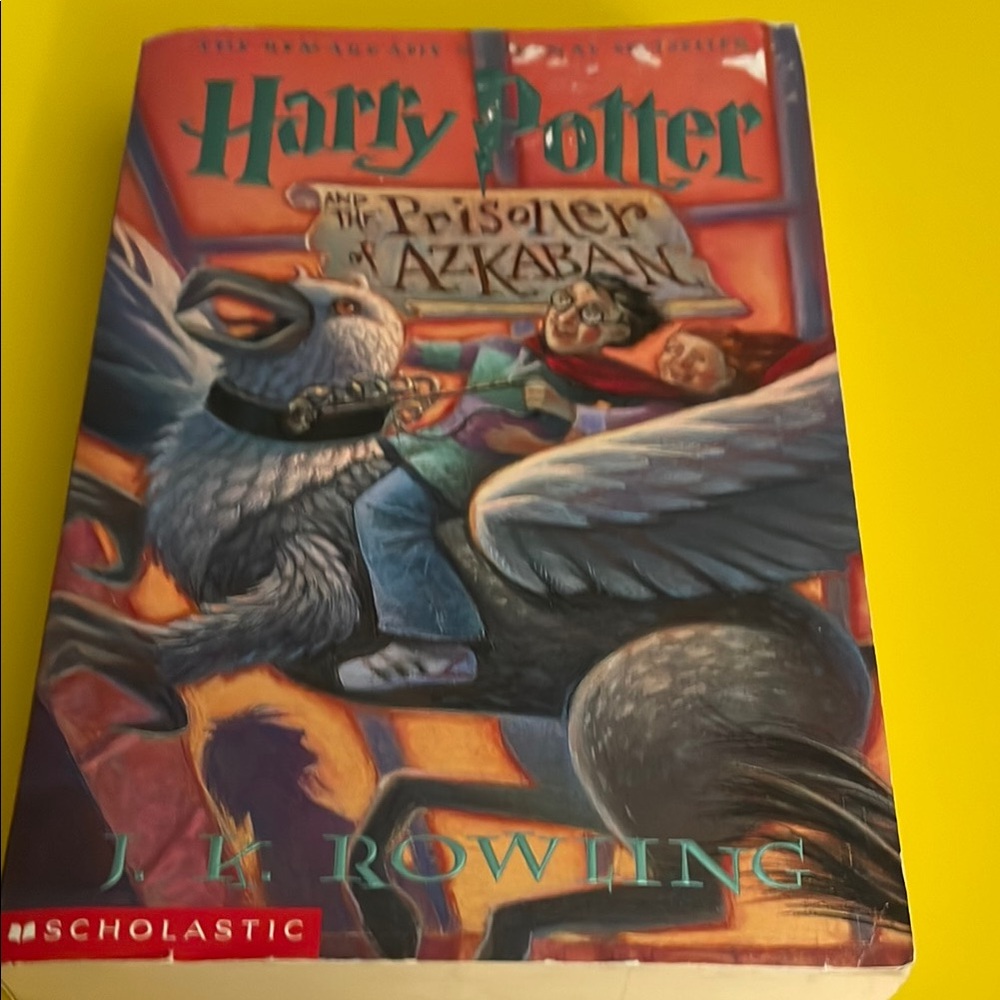 Harry Potter and the Prisoner of Azkaban - Scholastic (Blue/Red Cover)